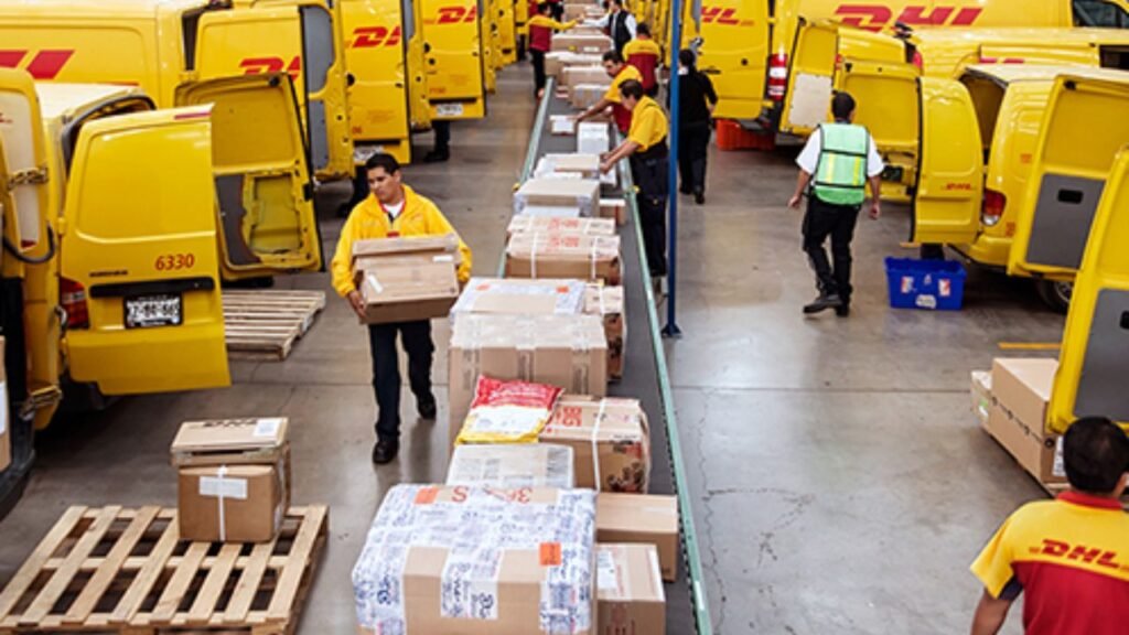 هل تساعد شركة DHL في إتمام إجراءات الجمارك؟